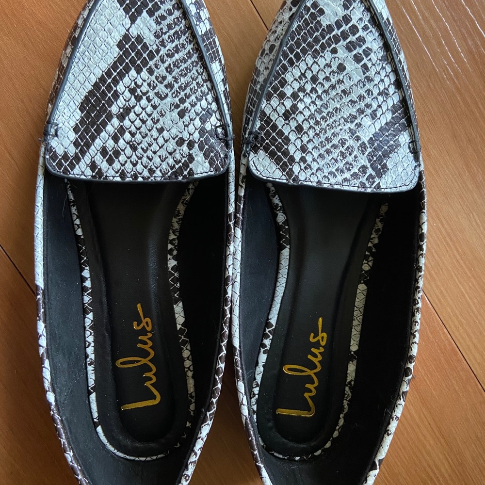 Pointed toe snakeskin flats